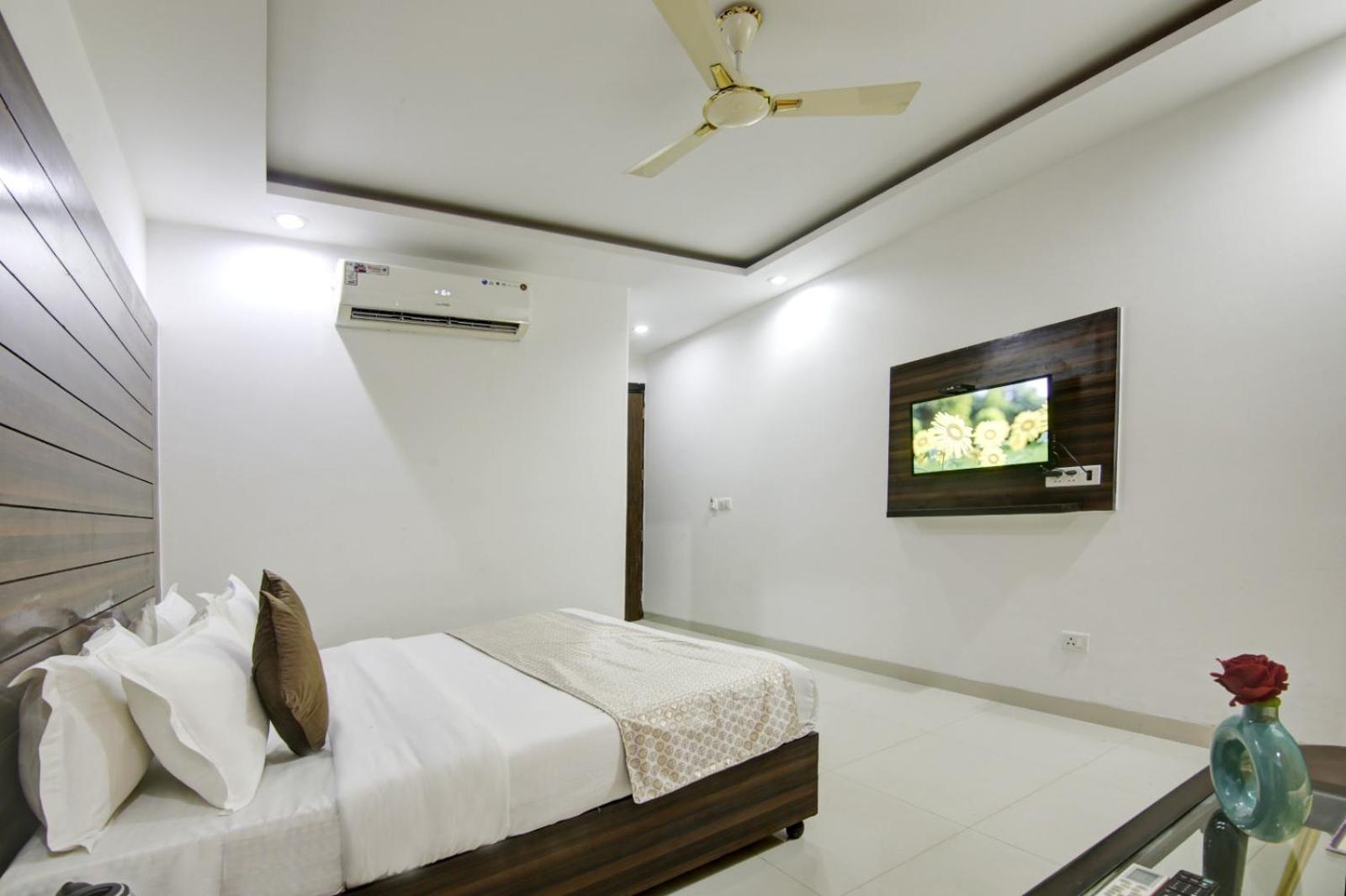 Hotel Devrana Delhi Airport New Delhi Exterior photo