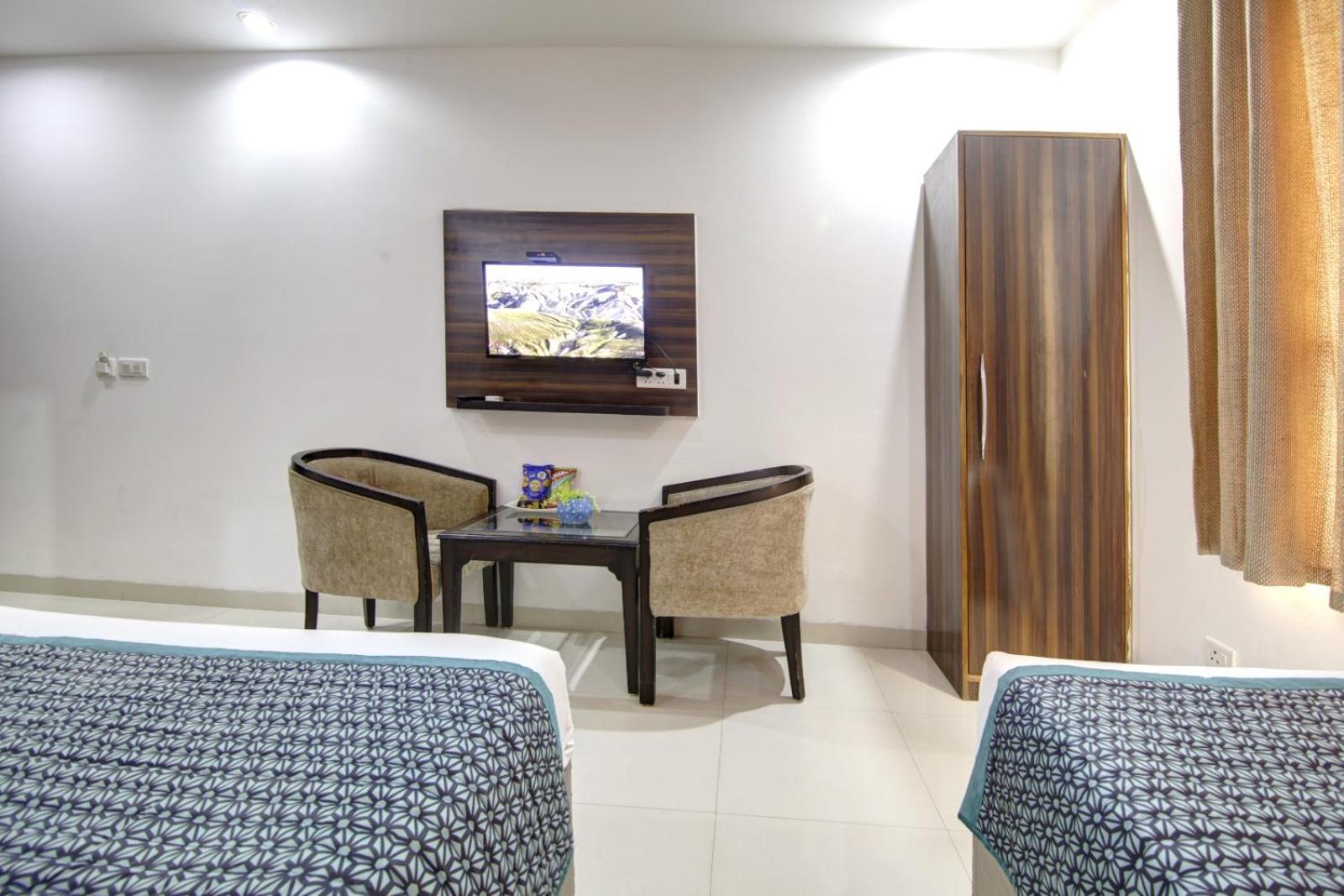 Hotel Devrana Delhi Airport New Delhi Exterior photo